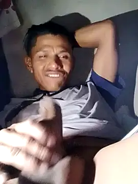 Snapshot of Moreno1813 chatting on 03-20-25, 10:54 Moreno1813 online show from 03-20-25, 10:54