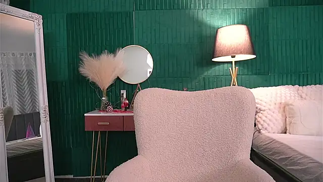 HaileyMoonn online show from 12-17-25, 04:18