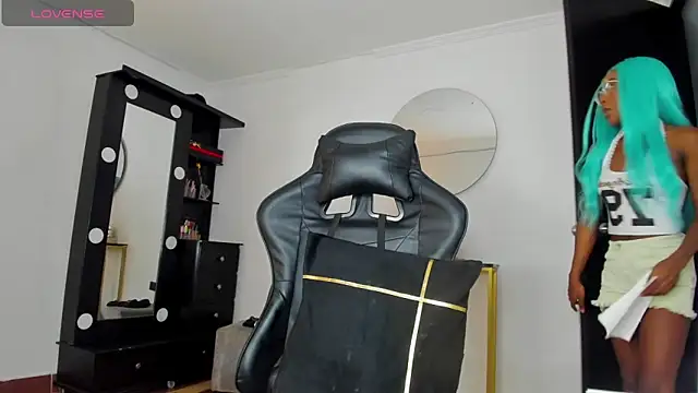 Snapshot of deyy_madissonn chatting on 12-13-25, 08:47 deyy madissonn online show from 12-13-25, 08:47