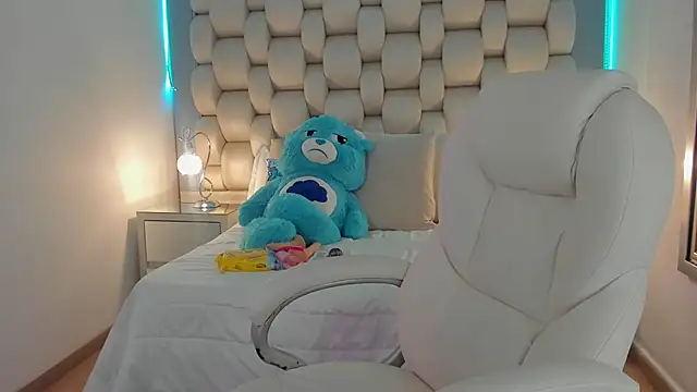 Snapshot of Helleamazing chatting on 01-12-25, 06:39 Helleamazing online show from 01-12-25, 06:39