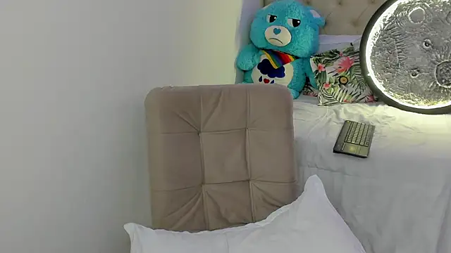 Snapshot of Helleamazing chatting on 05-03-26, 04:40 Helleamazing online show from 05-03-26, 04:40