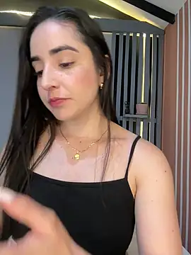 Snapshot of Victoria-And1 chatting on 01-24-25, 01:24 Victoria-And1 online show from 01-24-25, 01:24