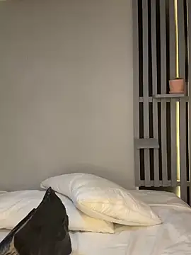 Snapshot of Victoria-And1 chatting on 02-14-25, 02:18 Victoria-And1 online show from 02-14-25, 02:18