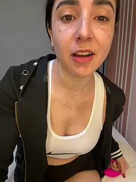 Snapshot of Victoria-And1 chatting on 03-04-25, 01:12 Victoria-And1 online show from 03-04-25, 01:12