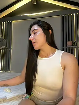 Snapshot of Victoria-And1 chatting on 03-18-25, 01:53 Victoria-And1 online show from 03-18-25, 01:53