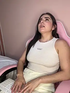 Snapshot of Victoria-And1 chatting on 09-13-25, 01:27 Victoria-And1 online show from 09-13-25, 01:27