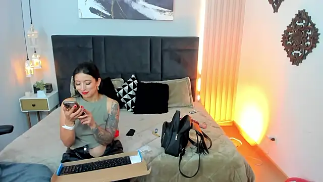 kira moon   online show from 03-18-26, 09:07