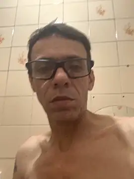 Snapshot of EdsonCota chatting on 10-11-25, 01:49 EdsonCota online show from 10-11-25, 01:49