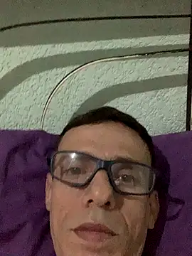 Snapshot of EdsonCota chatting on 11-08-25, 03:39 EdsonCota online show from 11-08-25, 03:39