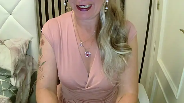 xxNoeliaxx online show from 03-10-26, 08:41