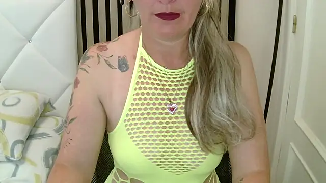 xxNoeliaxx online show from 04-16-26, 07:09