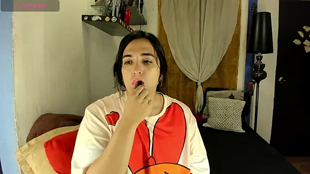 SARAMISHA online show from 10-24-25, 01:40