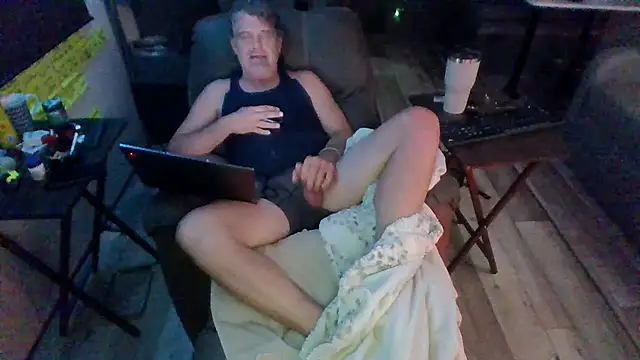 Snapshot of lateniter chatting on 10-30-25, 12:06 lateniter online show from 10-30-25, 12:06