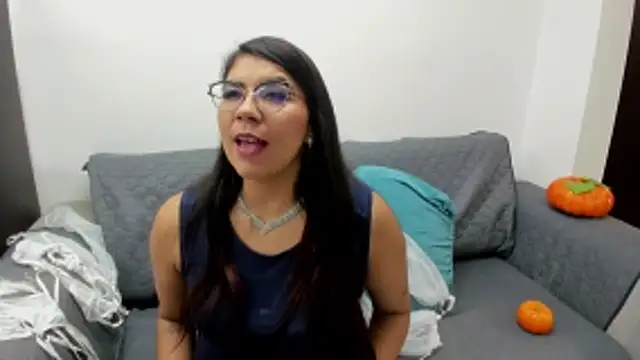 Luna Dumont online show from 10-31-25, 11:22