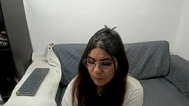 Luna Dumont online show from 11-22-25, 11:09