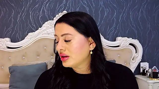 Snapshot of Lauren_Saint chatting on 10-01-25, 02:45 Lauren Saint online show from 10-01-25, 02:45