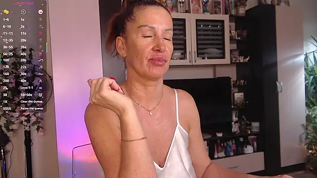 SheilaRyan online show from 11-18-25, 05:34