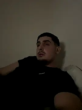 Snapshot of Vale_187 chatting on 12-20-25, 03:13 Vale 187 online show from 12-20-25, 03:13