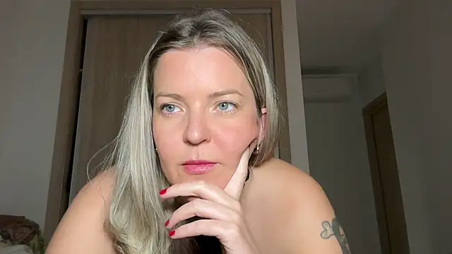 Snapshot of naughtyhollyxxxx chatting on 01-09-25, 04:17 naughtyhollyxxxx online show from 01-09-25, 04:17