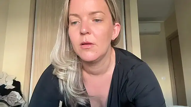 Snapshot of naughtyhollyxxxx chatting on 09-15-25, 07:41 naughtyhollyxxxx online show from 09-15-25, 07:41