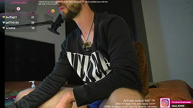 Snapshot of just_maxii chatting on 03-13-25, 01:43 just maxii online show from 03-13-25, 01:43