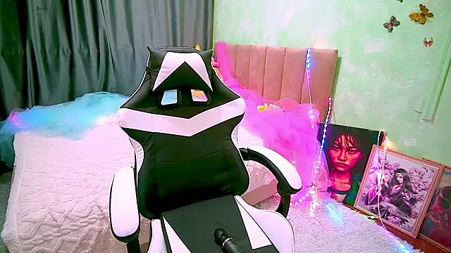 Akemilun online show from 05-13-26, 07:00