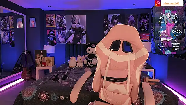 LanaKyutt online show from 11-22-25, 12:37