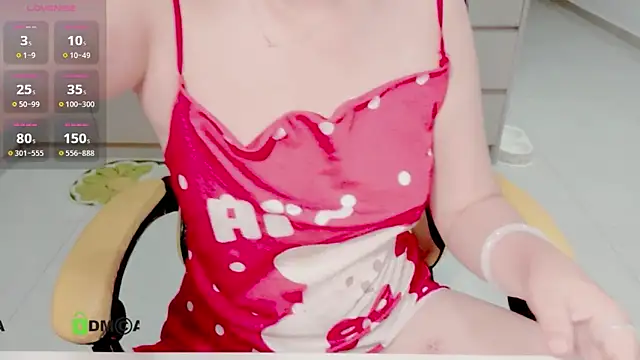 Snapshot of Emi-Vibes- chatting on 06-16-26, 02:19 Emi-Vibes- online show from 06-16-26, 02:19