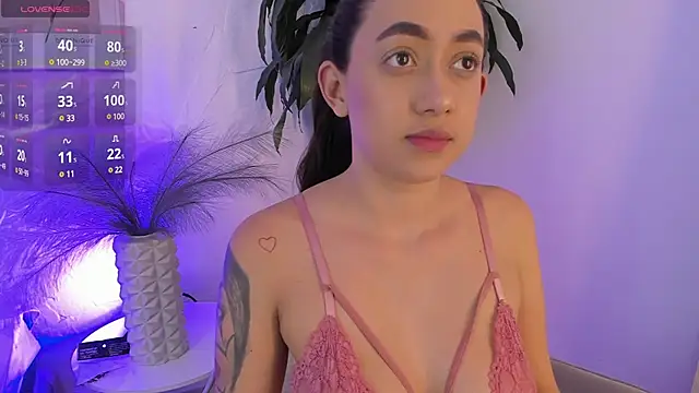 Snapshot of moll1e_ chatting on 03-22-25, 02:27 moll1e online show from 03-22-25, 02:27