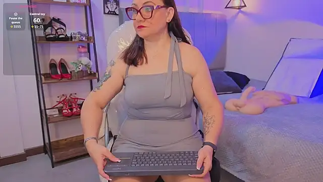 lady nylon  online show from 11-18-25, 01:04