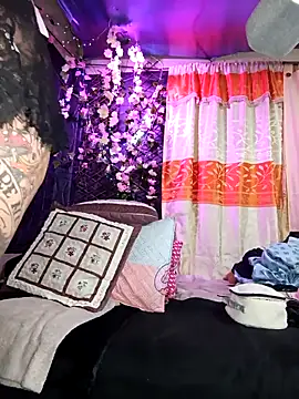 Horny kaylee online show from 04-21-26, 11:51