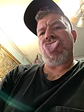 Snapshot of bigdoog8 chatting on 08-07-26, 10:45 bigdoog8 online show from 08-07-26, 10:45