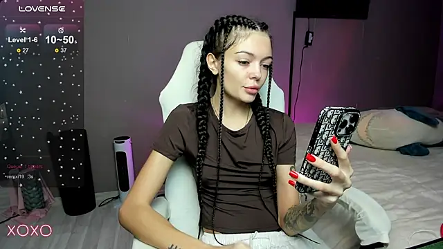 Mariella Adamss online show from 10-31-25, 10:16