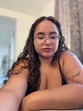 Snapshot of CurlyGirl_1 chatting on 06-27-26, 11:21 CurlyGirl 1 online show from 06-27-26, 11:21