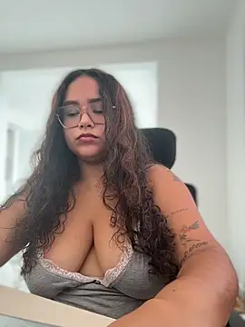 Snapshot of CurlyGirl_1 chatting on 07-26-26, 05:42 CurlyGirl 1 online show from 07-26-26, 05:42