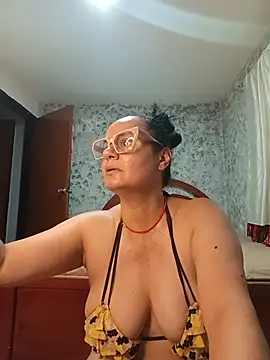 Snapshot of Eunice73 chatting on 07-06-26, 10:01 Eunice73 online show from 07-06-26, 10:01