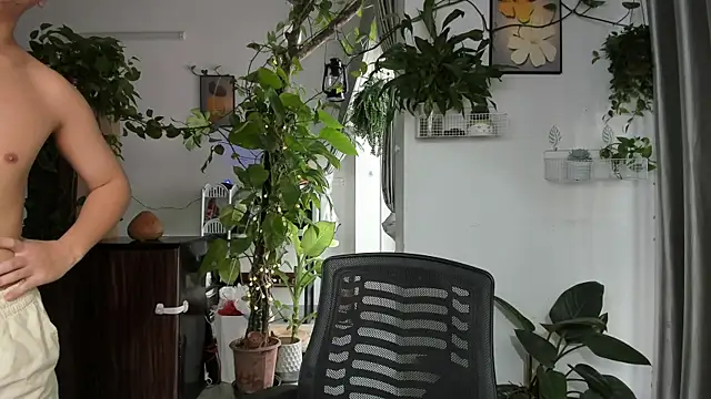 Oliver Nl online show from 12-19-25, 04:19