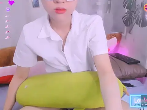 Snapshot of Ly__ chatting on 06-09-26, 02:45 Ly online show from 06-09-26, 02:45
