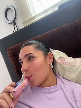 Meganmilk1 online show from 04-01-26, 06:27