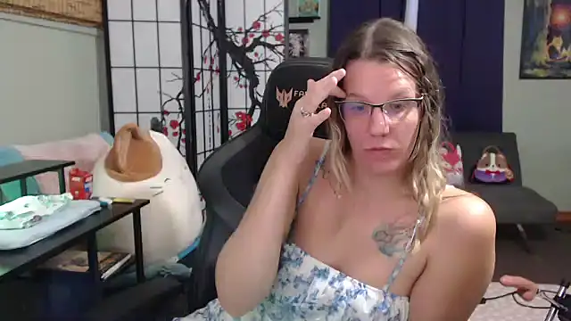 Sarahtineke online show from 10-19-25, 10:21