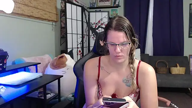 Sarahtineke online show from 11-19-25, 05:35