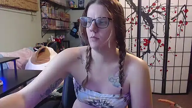 Snapshot of Sarahtineke chatting on 04-05-26, 01:58 Sarahtineke online show from 04-05-26, 01:58