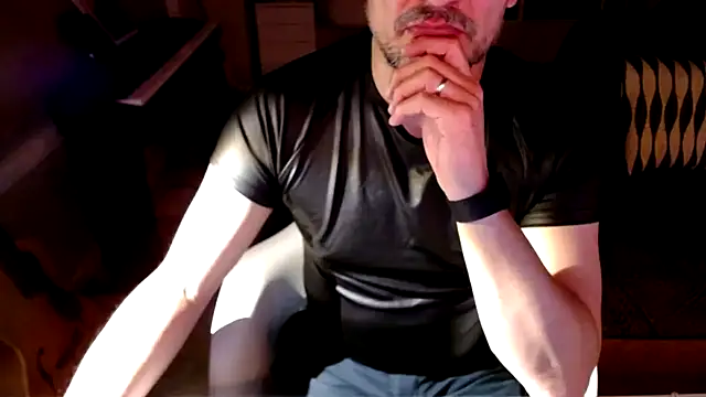 Snapshot of TheBongoBong chatting on 03-09-25, 06:17 TheBongoBong online show from 03-09-25, 06:17