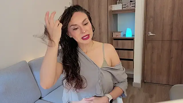 Monica-Bello online show from 03-19-26, 06:01