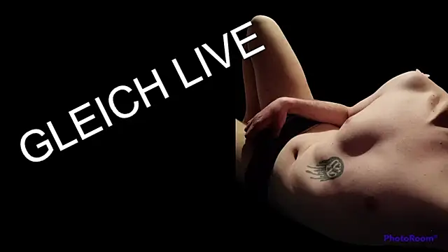 Snapshot of Markxen_cam chatting on 09-27-25, 01:43 Markxen cam online show from 09-27-25, 01:43