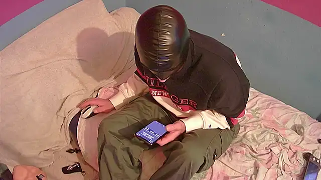 Snapshot of Markxen_cam chatting on 10-11-25, 02:48 Markxen cam online show from 10-11-25, 02:48