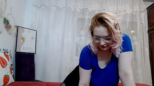 Snapshot of Catlady333 chatting on 09-19-25, 05:35 Catlady333 online show from 09-19-25, 05:35