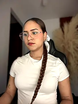 Snapshot of gretta_kler1 chatting on 11-11-25, 10:10 gretta kler1 online show from 11-11-25, 10:10