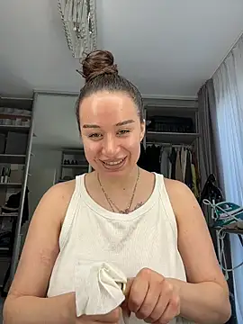 deliaroyal online show from 04-03-26, 02:04