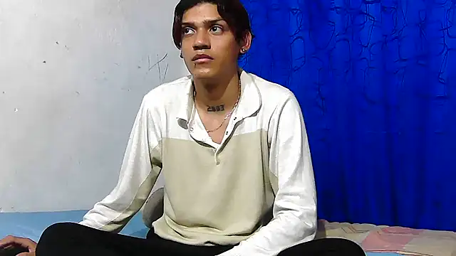 Snapshot of Samuelsince chatting on 04-08-26, 10:15 Samuelsince online show from 04-08-26, 10:15